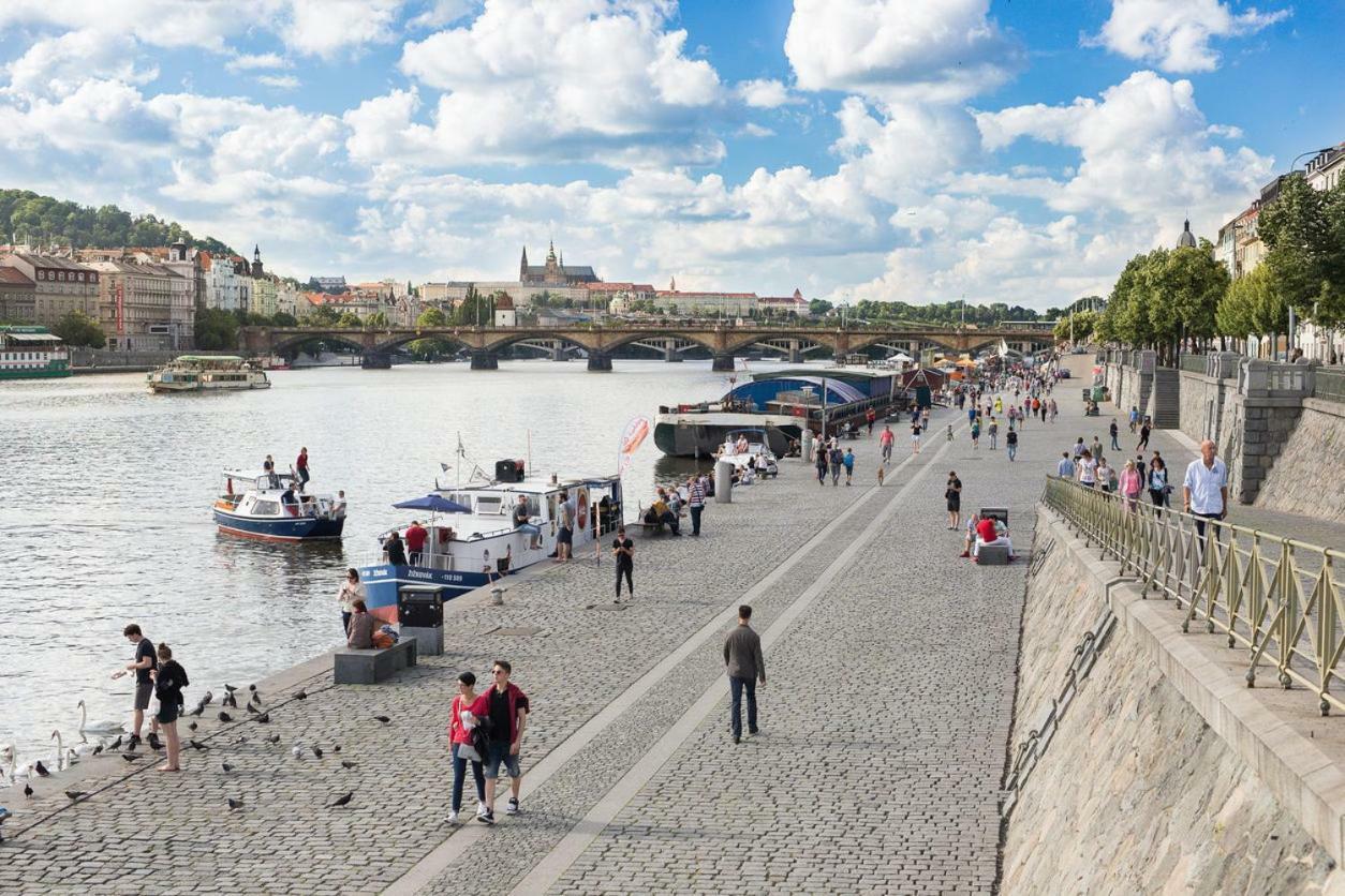 Flat 18 Minutes From Vaclavske Namesti プラハ エクステリア 写真